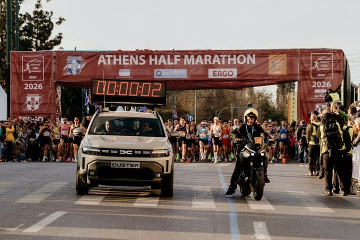 Η Dacia Επισημος Χορηγος του 14oυ Ημιμαραθωνίου της Αθήνας που συμμετείχαν περίπου 25 χιλιάδες δρομείς