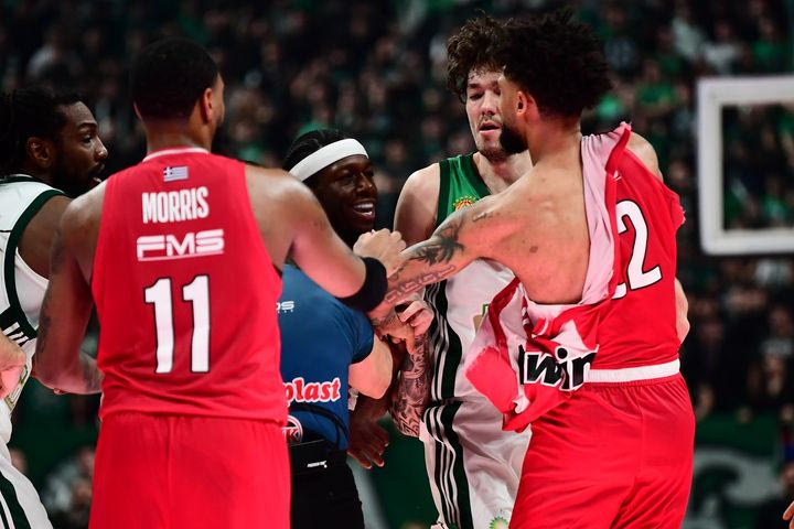 Παναθηναϊκός AKTOR – Ολυμπιακός: Ο Λεσόρ έσκισε τη φανέλα του Ντόρσεϊ