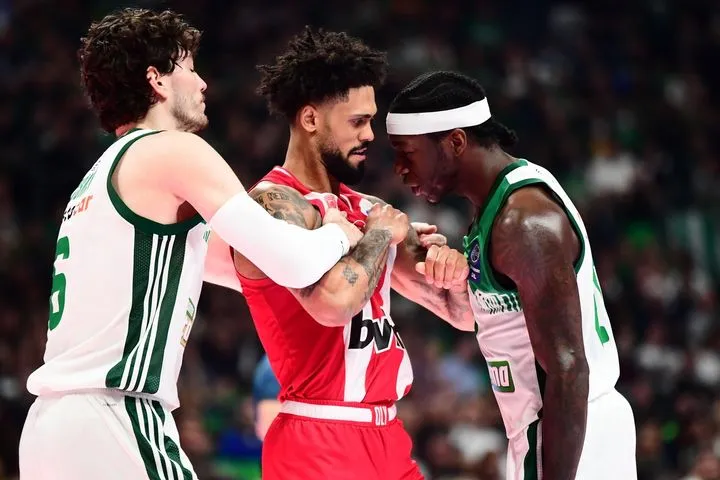 Νέο story Γιαννακόπουλου: "32 αγωνιστικές και 2 εκατ. στον Ναν - 3 φορές να πει συγγνώμη ο Ντόρσεϊ"