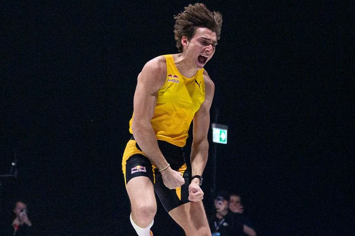 Ντουπλάντις: Ο εξωγήινος Σουηδός έκανε νέο παγκόσμιο ρεκόρ, πέταξε στον ουρανό μέσα στο “σπίτι” του