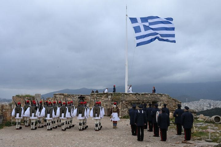 Stoiximan Super League: Τα χρόνια πολλά των ομάδων για την επέτειο της 25ης Μαρτίου