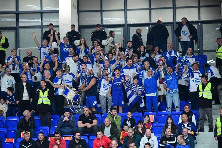 Οι Πελαργοί στο πλευρό της Εθνικής: Δεκάδες Έλληνες στην Ποντγκόριτσα για το ματς της Ελλάδας