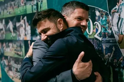 Η αγκαλιά Φύσσα - Χοακίν 22 χρόνια μετά το Euro 2004