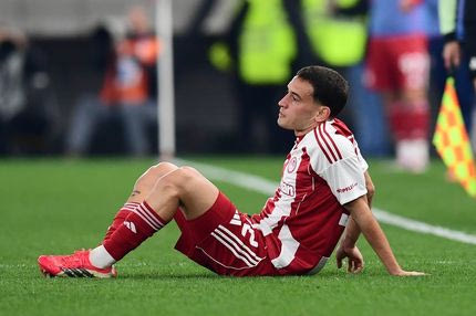 Αναγκαστική αλλαγή ο Έσε, στη θέση του ο Σιπιόνι στο 81ο λεπτό