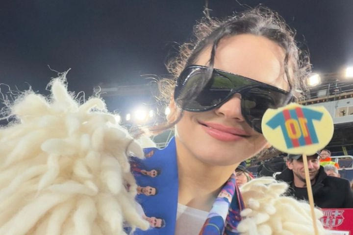 Η Ροζαλία στο Καμπ Νόου: Πανηγύρισε τα γκολ της Μπαρτσελόνα απέναντι στην Ατλέτικο