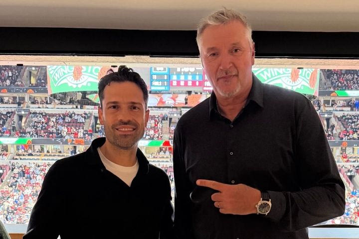 NBA: Ο Κωνσταντίνος Αργυρός παρακολούθησε το Μπουλς – Θάντερ και φωτογραφήθηκε με τους θρύλους Κούκοτς και Πάξον