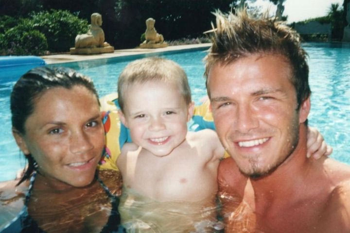 Ντέιβιντ και Βικτόρια Μπέκαμ ευχήθηκαν με αλλεπάλληλα stories για τα γενέθλια του Μπρούκλιν, αλλά εκείνος τα αγνόησε