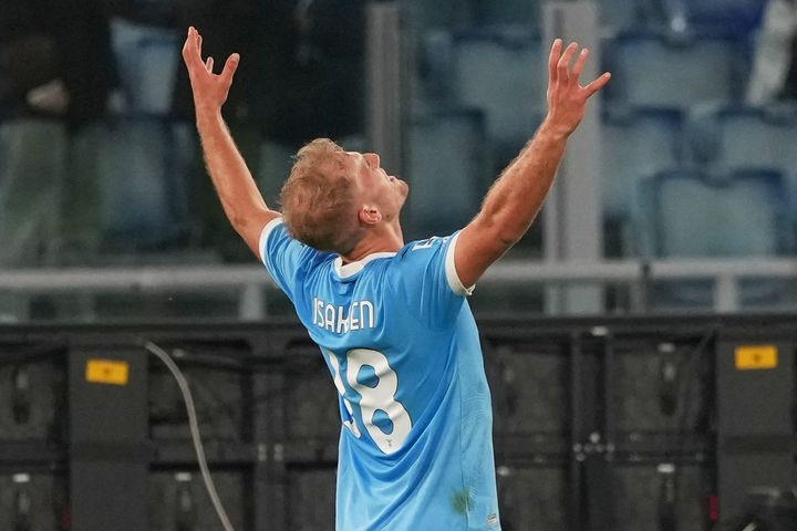 Λάτσιο – Μίλαν 1-0: Ο Ίσακσεν χάρισε τη νίκη στους λατσιάλι και έκοψε τη φόρα των ροσονέρι για τον τίτλο