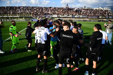 Οι πανηγυρισμοί των παικτών της Καλαμάτας πριν και μετά τη λήξη του αγώνα