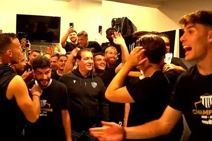 Χαμός στα αποδυτήρια της Καλαμάτας με Πρασσά, "είναι τρελός ο πρόεδρος" φώναξαν οι παίκτες και τους ανακοινώθηκε πριμ