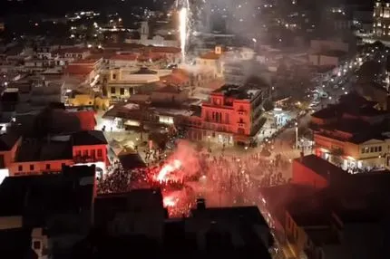 Το πανηγυρικό post της Καλαμάτας με “Αλήτικη αγάπη”: Πυροτεχνήματα και εντυπωσιακά πλάνα από drone