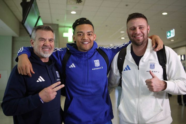 LIVE η άφιξη του Καραλή στο “Ελ. Βενιζέλος” μετά από το Παγκόσμιο Κλειστού Στίβου