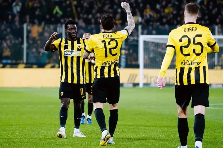 Η ΑΕΚ έκανε το 2-0 με αυτογκόλ του Πέτκοφ