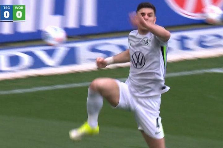 Κουλιεράκης: Πέτυχε το δεύτερο γκολ του με τη Βόλφσμπουργκ ξανά με κεφαλιά από στημένη φάση