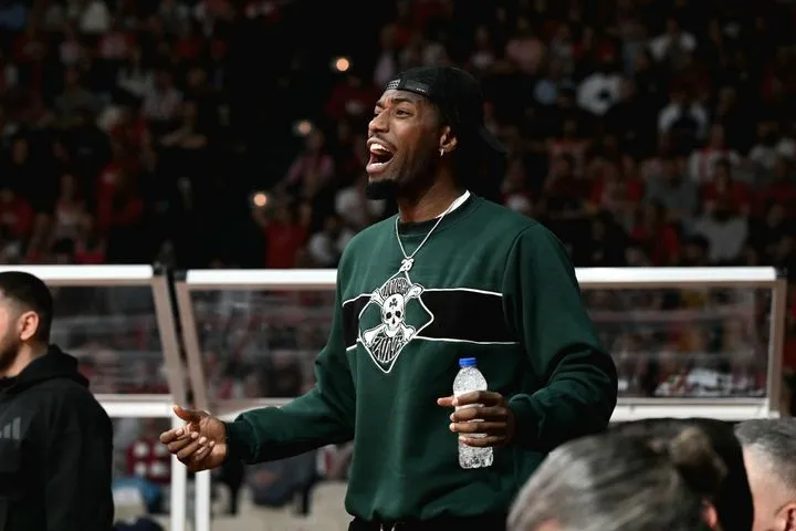 Ολυμπιακός – Παναθηναϊκός AKTOR: Ο Λεσόρ διαμαρτυρήθηκε έντονα για την τεχνική ποινή που δέχθηκε ο Ναν