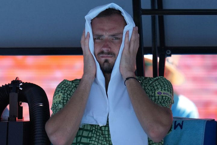 Ο Μεντβέντεφ εγκλωβίστηκε στο Ντουμπάι: “Κανείς δεν ξέρει πότε θα είμαστε σε θέση να φύγουμε”