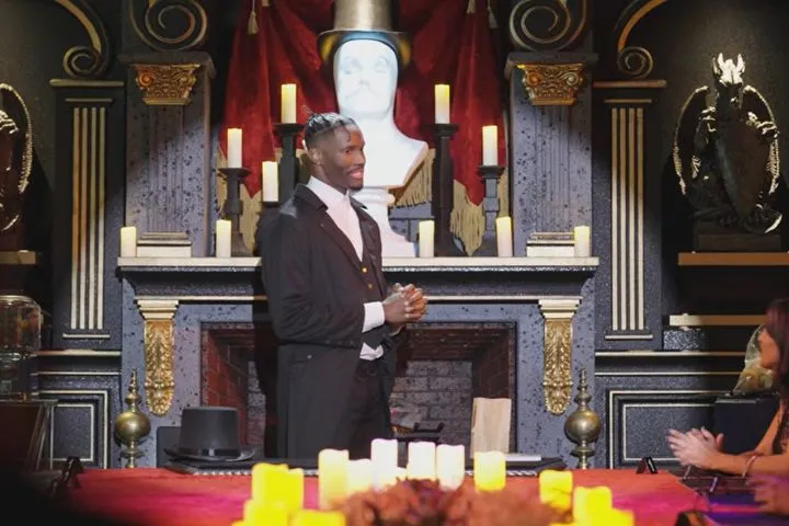 Ο πολυτάλαντος Χέιζ-Ντέιβις εντυπωσιάζει εκτός παρκέ ως μαθητευόμενος ταχυδακτυλουργός