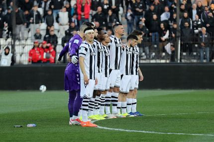 Το ανατριχιαστικό λεπτό στην Τούμπα με το χειροκρότημα στη μνήμη του 20χρονου οπαδού του ΠΑΟΚ