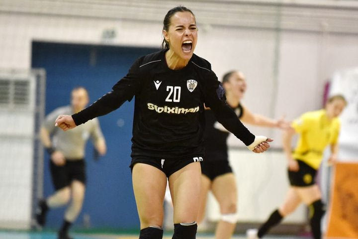 ΠΑΟΚ – ΑΕΚ 28-25: Οι ασπρόμαυρες πήραν το ντέρμπι των Δικέφαλων στην Άρτα και προκρίθηκαν για ένατη σερί χρονιά στον τελικό του Κυπέλλου χάντμπολ γυναικών