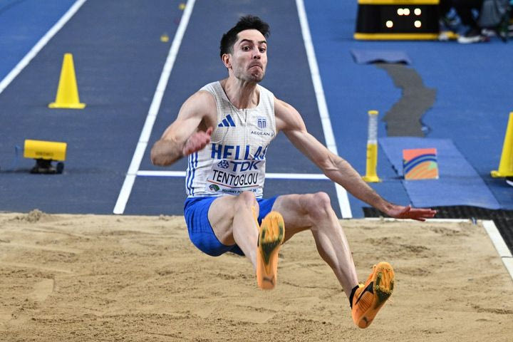 Τεντόγλου: Πάνω από τα οκτώ μέτρα το πρώτο άλμα, παρότι πάτησε σχεδόν 30 εκατοστά μακριά από τη βαλβίδα