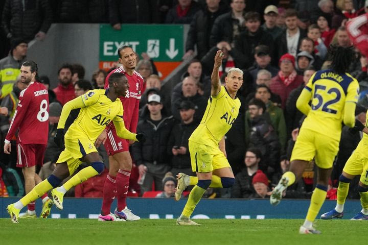 Ο Ριτσάρλισον σόκαρε τη Λίβερπουλ στο 90', σταμάτησε το σερί ηττών του Τούντορ και αύξησε τις ελπίδες της Τότεναμ στη μάχη της παραμονής