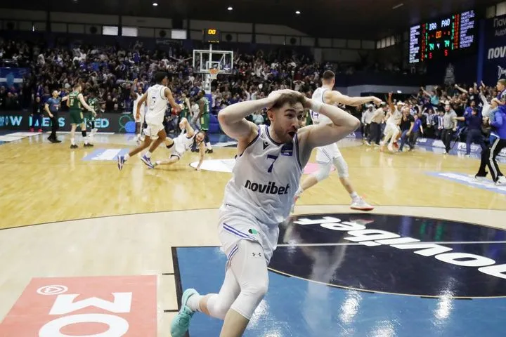 Σείστηκε το Ιβανώφειο: Τα VIDEO του SPORT24 με τους ξέφρενους πανηγυρισμούς των φίλων και των παικτών του Ηρακλή μετά τη νίκη επί του Παναθηναϊκού AKTOR