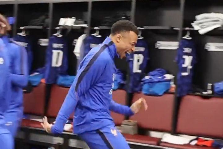 Εμπαπέ για NBA: Ο επιθετικός της Ρεάλ πέτυχε καλάθι στα αποδυτήρια της εθνικής Γαλλίας και τρελάθηκε