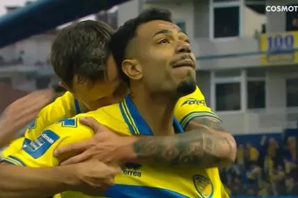 Με δάκρυα στα μάτια ο Ρόσα μετά το γκολ που πέτυχε: "My home, my home" φώναζε προς τον κόσμο του Παναιτωλικού