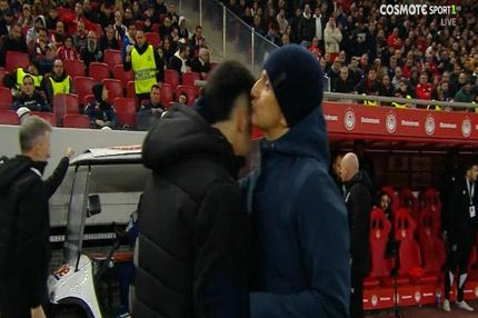 Το πατρικό φιλί του Λουτσέσκου στον Χατσίδη μετά την αλλαγή του