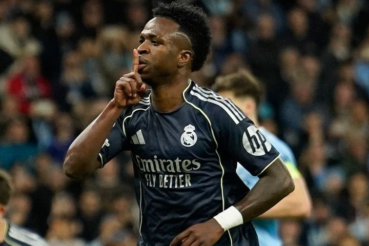 Μάντσεστερ Σίτι – Ρεάλ Μαδρίτης 1-2: Ο Βινίσιους έβαλε το κερασάκι στο φινάλε απέναντι στους πολίτες των 10 παικτών και η Βασίλισσα πέταξε τους 8