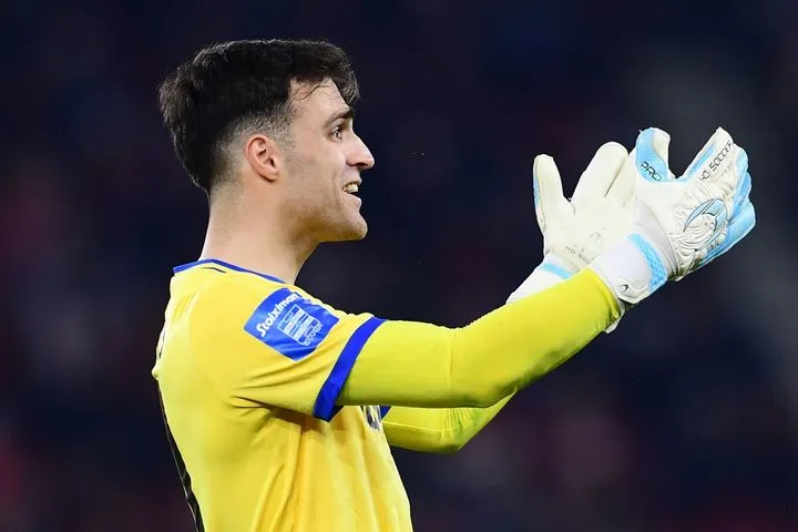 Θοδωρής Βενετικίδης: Αυτός είναι ο 25χρονος τερματοφύλακας που κατέβασε ρολά απέναντι στον Ολυμπιακό στο ντεμπούτο του