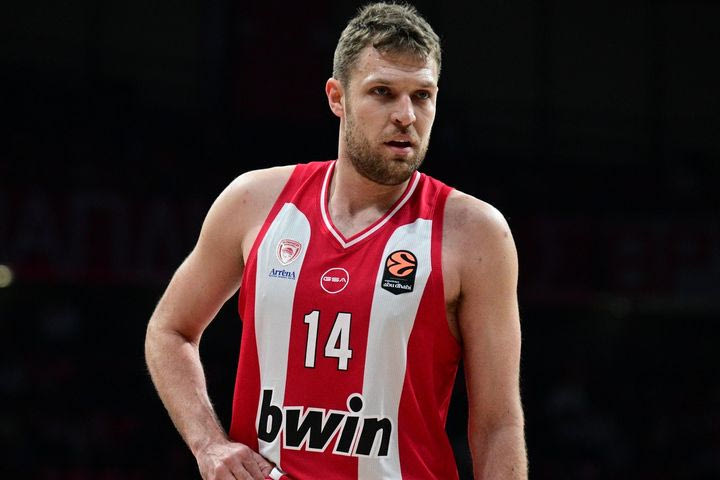 Με Βεζένκοβ και Μόρις η αποστολή του Ολυμπιακού στη Γαλλία, εκτός οι Γουόκαπ και Λαρεντζάκης