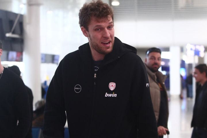 Μπαρτζώκας για την κατάσταση του Βεζένκοβ: “Είναι ερωτηματικό, θα το πάμε μέρα με τη μέρα”