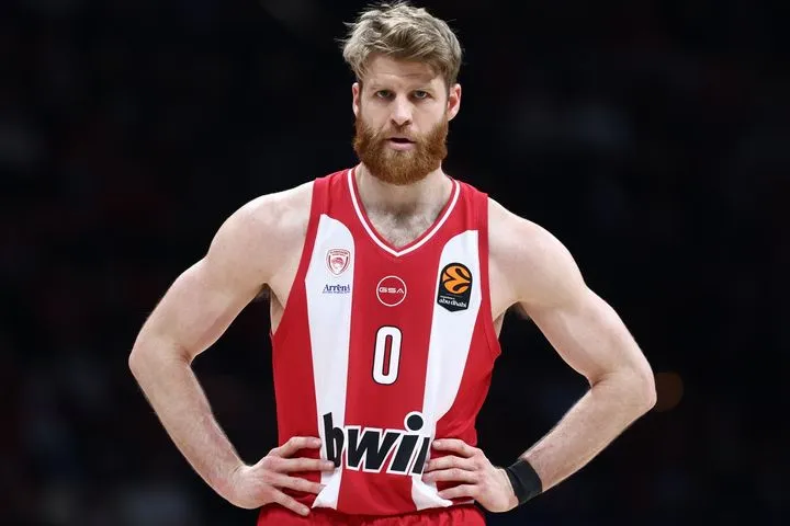 Ο Τόμας Γουόκαπ απάντησε στον Παναθηναϊκό με μία φωτογραφία κι ένα τραγούδι