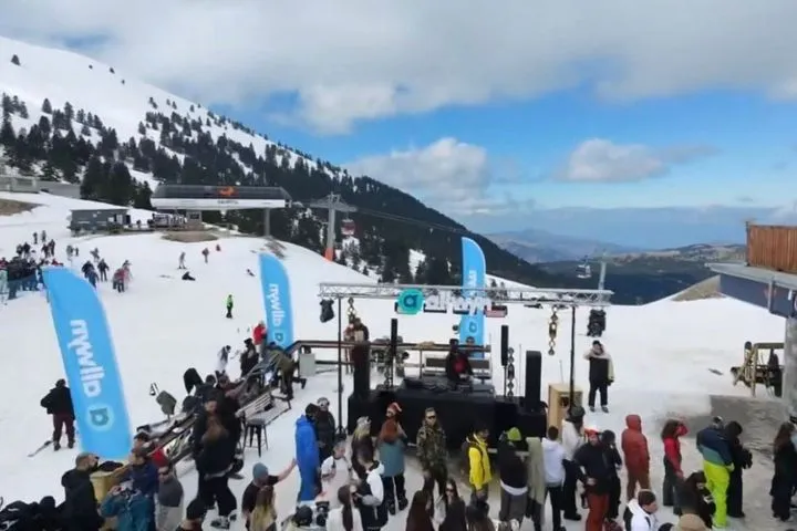Από τις πίστες στο dancefloor – Το Après Ski Party της Allwyn που ξεσήκωσε το Χιονοδρομικό Κέντρο Καλαβρύτων