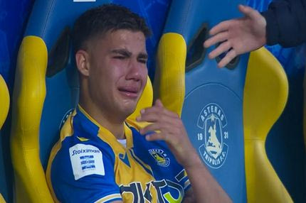 Συγκλονιστικές στιγμές στην Τρίπολη - Ο Αλμύρας πλάνταξε στο κλάμα μετά την ήττα του Αστέρα από τον Πανσερραϊκό