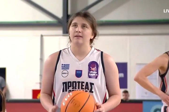 Allwyn Final 4: Η Καλτσίδου ζήτησε να γίνει φάουλ στη 17χρονη Αράπογλου ώστε να σκοράρει στον τελικό