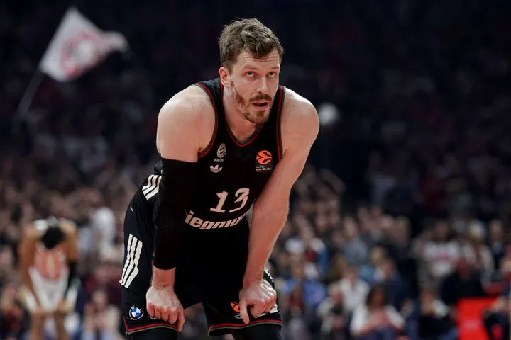 Η Μπάγερν πήρε σπουδαίο διπλό κόντρα στον Ερυθρό Αστέρα με πρωταγωνιστή τον Ομπστ