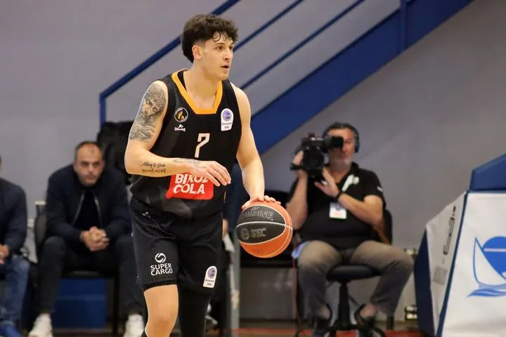 Ο Προμηθέας πήρε διπλό επί της Μυκόνου Betsson με σούπερ Μπαζίνα στο ντεμπούτο του Μπατή στον πάγκο και έβαλε τέλος στο σερί 7 ηττών