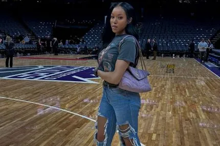 Σύζυγος Χολμς: "Ένας οργανισμός που κατακρίνει δημόσια τους αθλητές του αντί να τους υποστηρίζει είναι ντροπή, όχι οικογένεια"