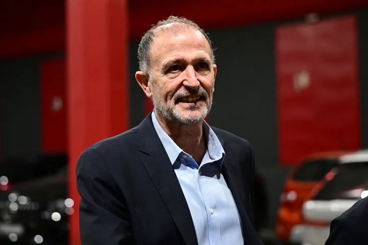 Ολυμπιακός – Παναθηναϊκός AKTOR: Το VIDEO του SPORT24 με την άφιξη του Τσους Μπουένο στο ΣΕΦ