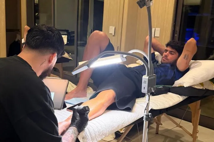 Κάθε τίτλος και ένα τατουάζ: Το νέο σχέδιο στο πόδι του Αλκαράθ για το Australian Open