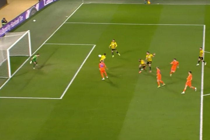 H Tσέλιε άνοιξε το σκορ απέναντι στην ΑΕΚ με το γκολ του Ιοσίφοφ στο 13′