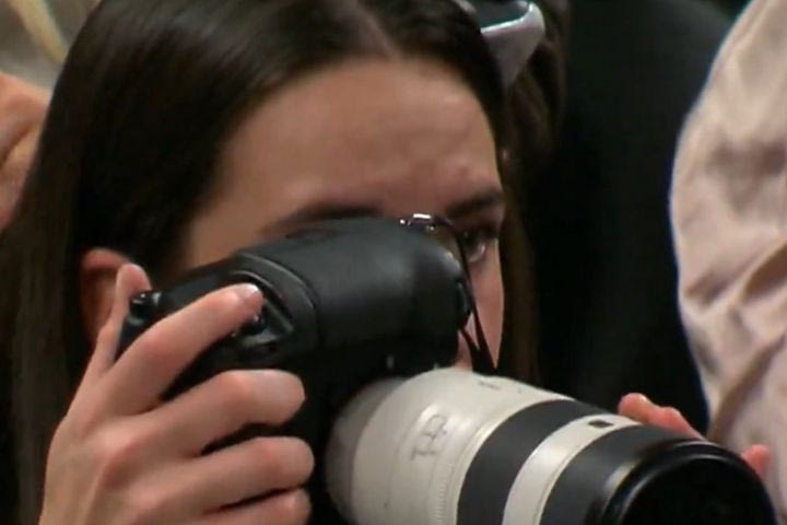 Η Κέιτλιν Κλαρκ έκανε τη φωτογράφο στην αναμέτρηση των Πέισερς με τους Λέικερς