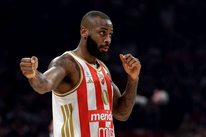 Ο Κόντι Μίλερ-ΜακΙντάιρ έβαλε 7 τρίποντα και ο Ερυθρός Αστέρας πέρασε από την έδρα της Κλουζ πριν υποδεχθεί τη Φενέρ