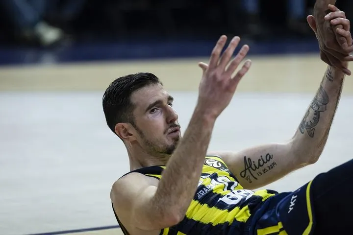 Σοκ στη Φενέρμπαχτσε με Ντε Κολό