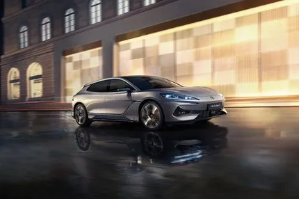 H BYD συνεργάζεται με τον Ντάνιελ Κρεγκ για την παρουσίαση της γκάμας μοντέλων της Denza