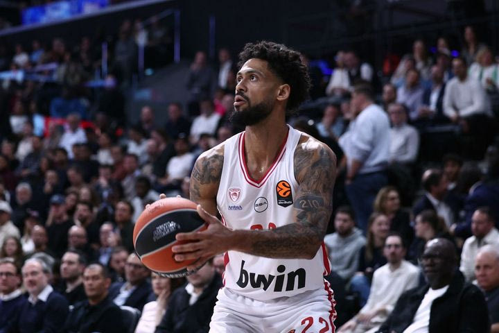 Παρί – Ολυμπιακός: Ασταμάτητοι οι ερυθρόλευκοι από την περιφέρεια στο πρώτο ημίχρονο με 13/19 τρίποντα