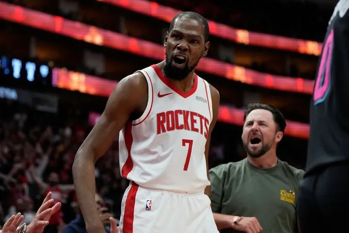 Ο Κέβιν Ντουράντ έγραψε ιστορία στο NBA και άφησε πίσω του τον Μάικλ Τζόρνταν