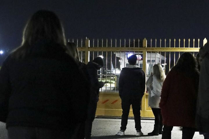 Πόλεμος στη Μέση Ανατολή: Επαναπατρίστηκαν 91 Έλληνες από το Άμπου Ντάμπι, ανάμεσα τους και γονείς παικτών της Κ18 του μπάσκετ του Άρη